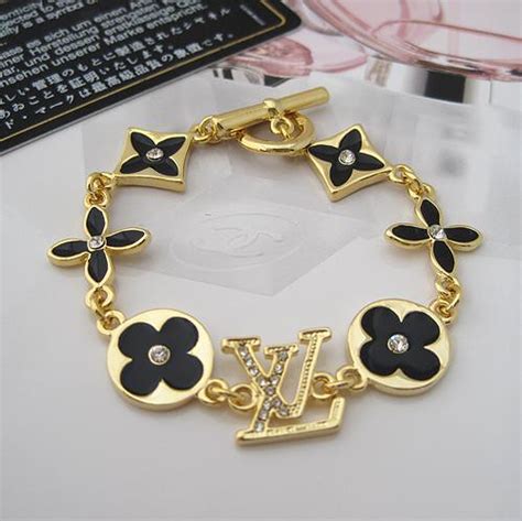 louis vuitton 4 leaf clover|The Magic Of Four Leaf Clover And Quatrefoil Jewelry.